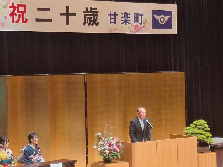 激励の言葉を述べる森平町長