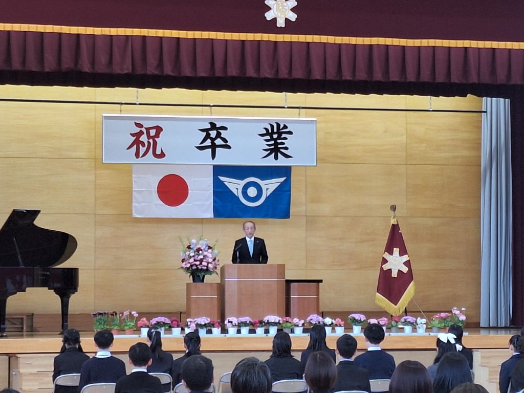 祝辞を述べる森平町長