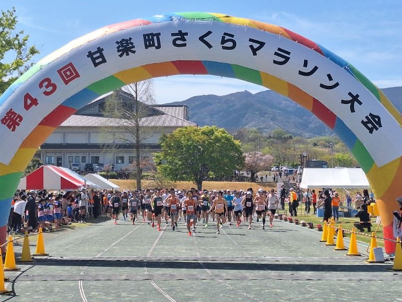 森平町長の号砲１０㎞２０㎞選手スタート！