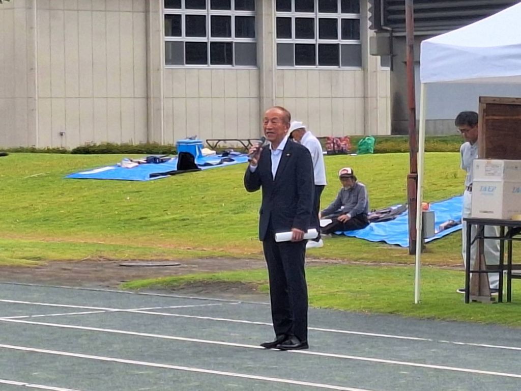 祝辞を述べる森平町長
