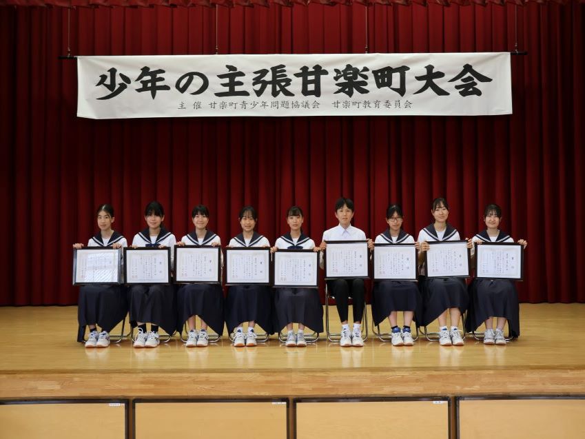 日頃思いを堂々と述べた９人の生徒　