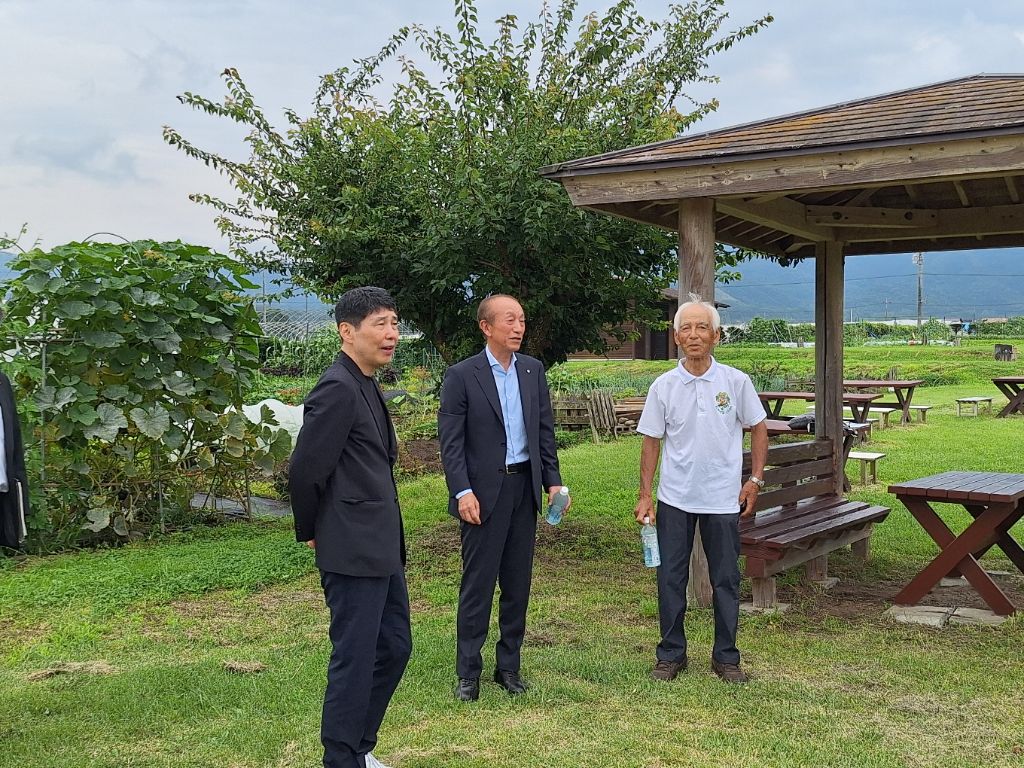 知事による甘楽ふるさと農園の視察