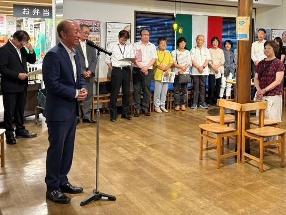 来賓として挨拶をする森平町長