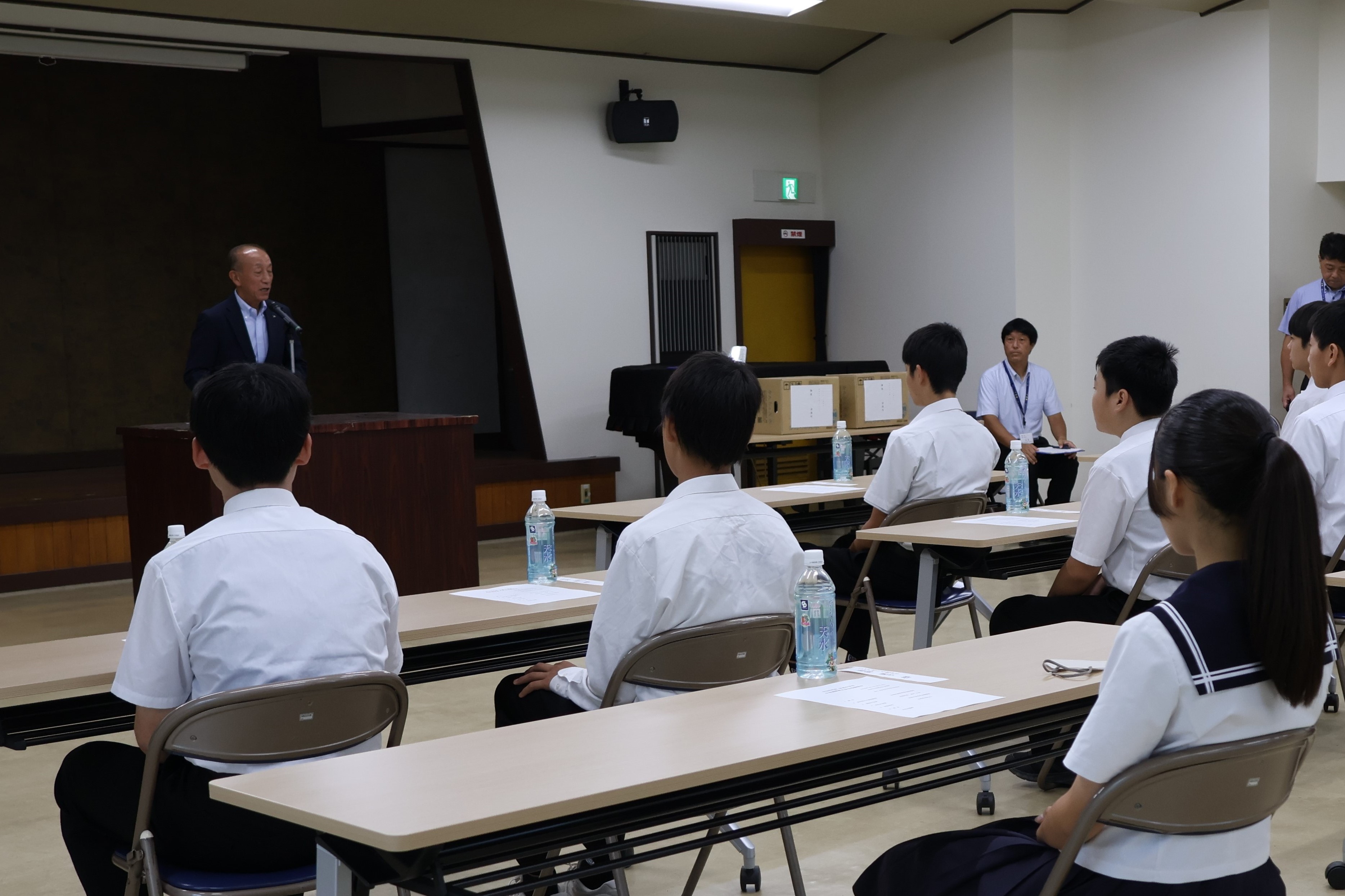選手を激励する森平町長