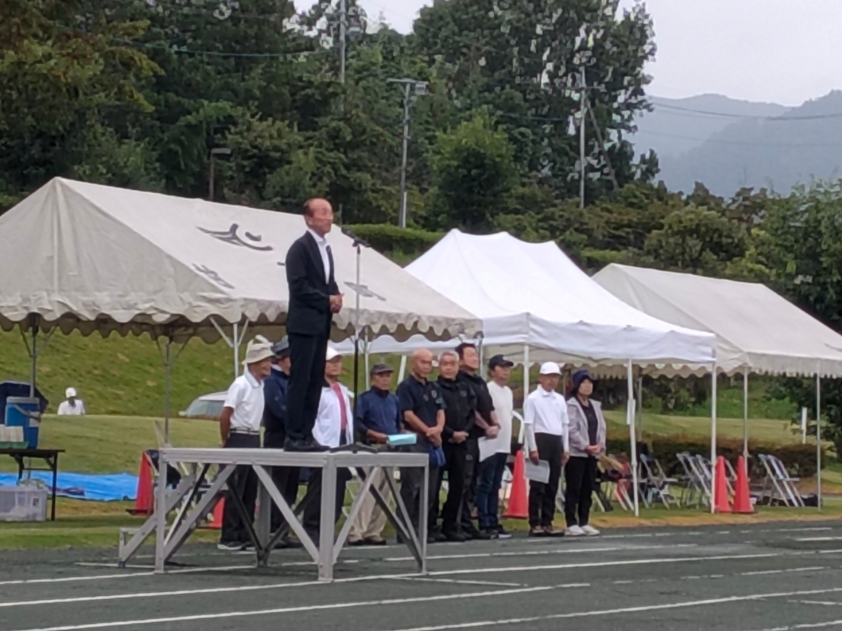 挨拶を述べる森平町長