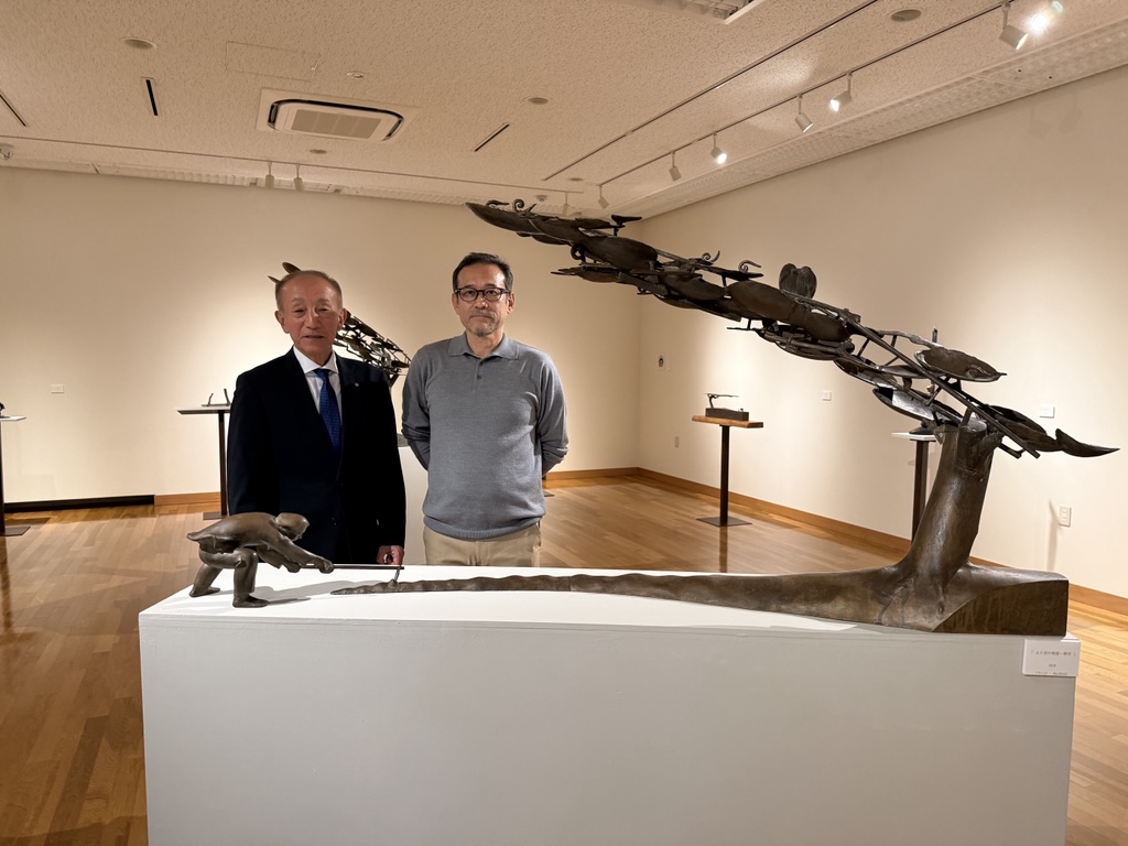 森平町長(左)と宮崎氏(右)