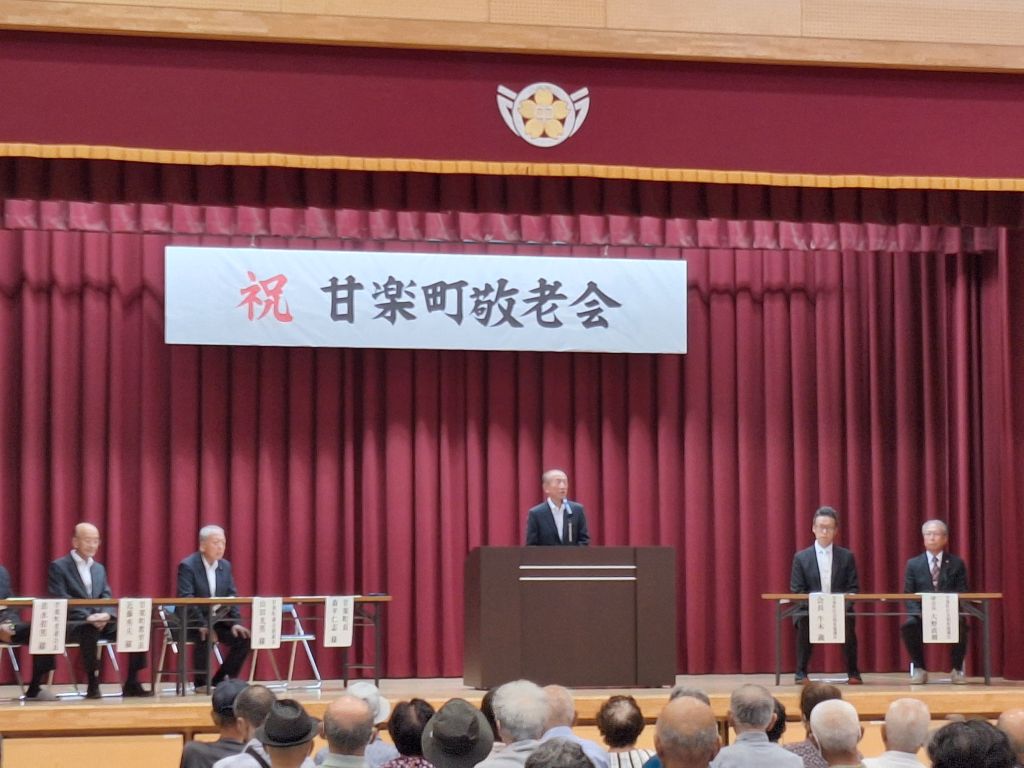 祝辞を述べる森平町長