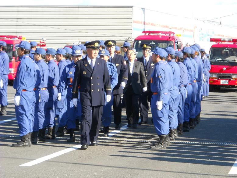 姿勢服装を検閲
