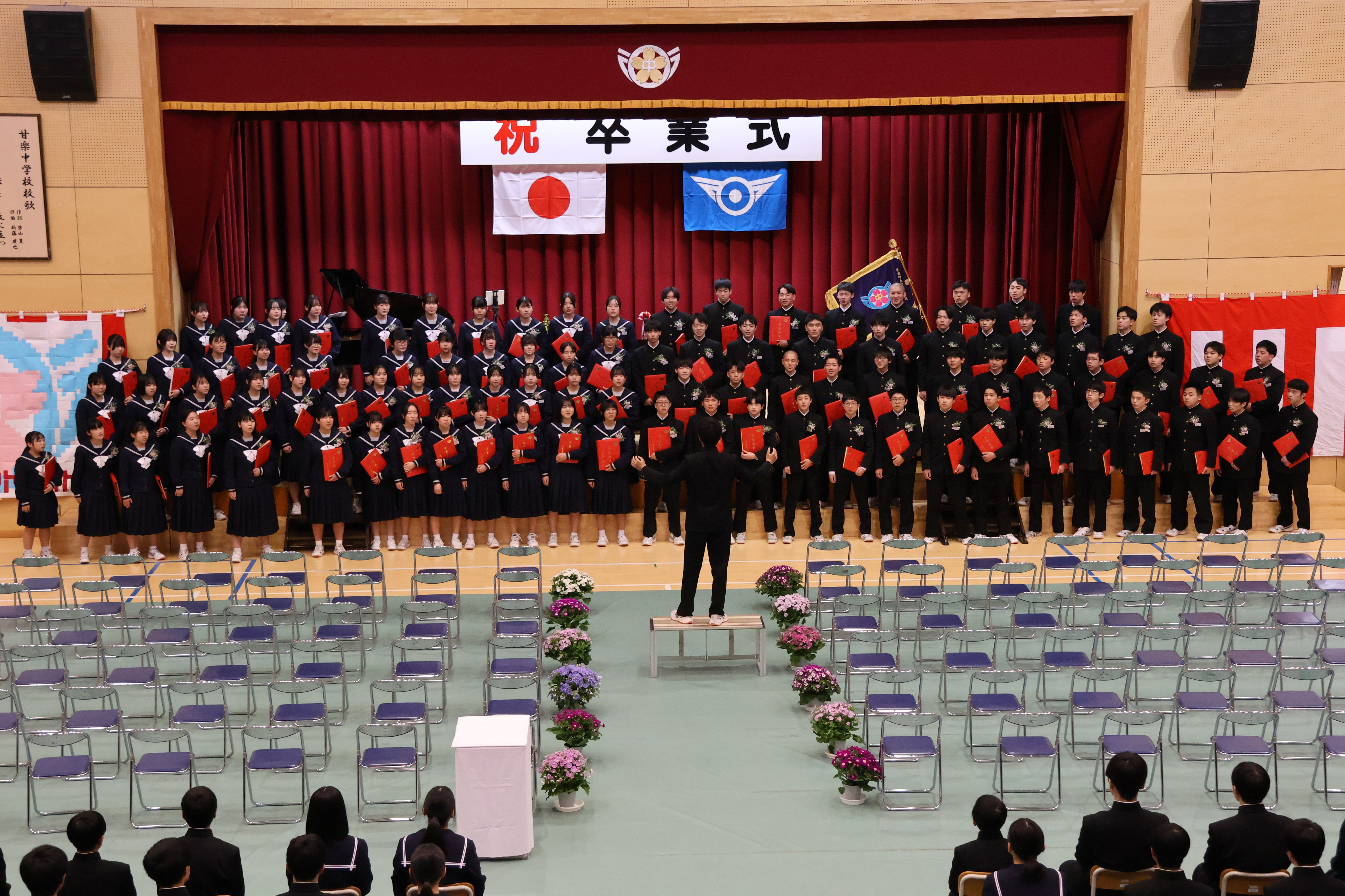 卒業生による卒業記念合唱