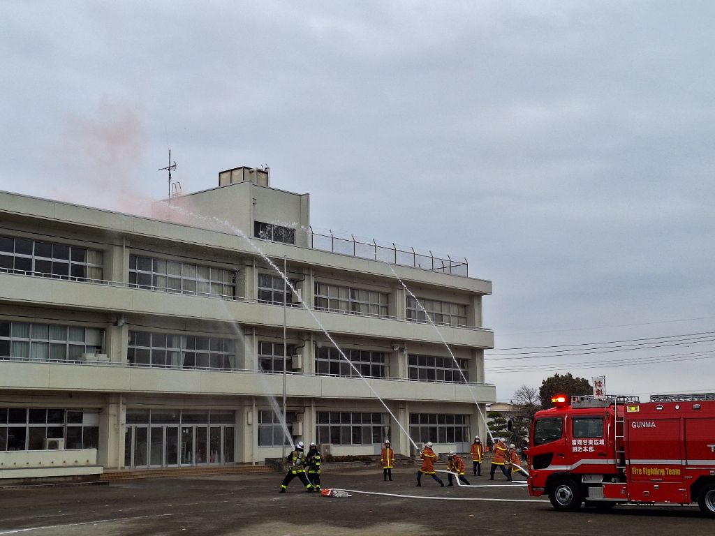 大規模火災による消火のための放水訓練