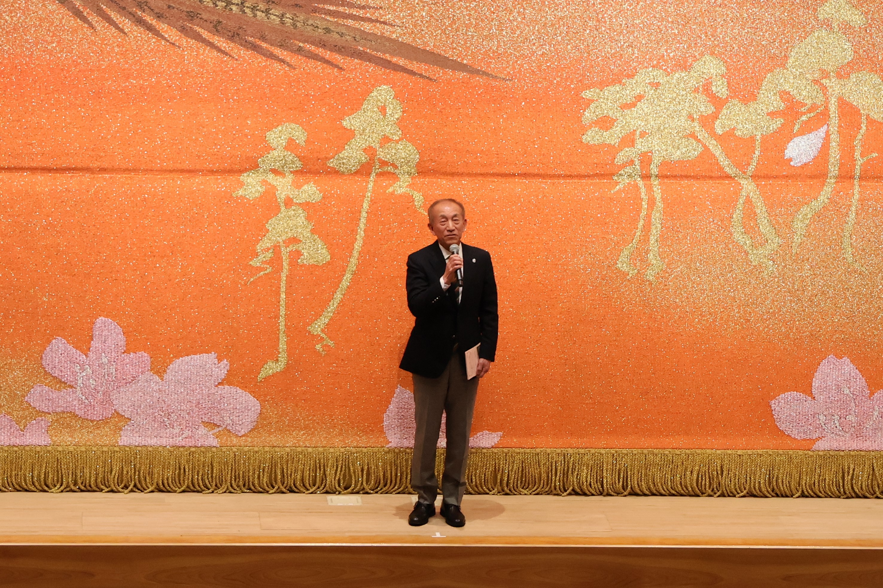 主催者を代表し挨拶する森平町長