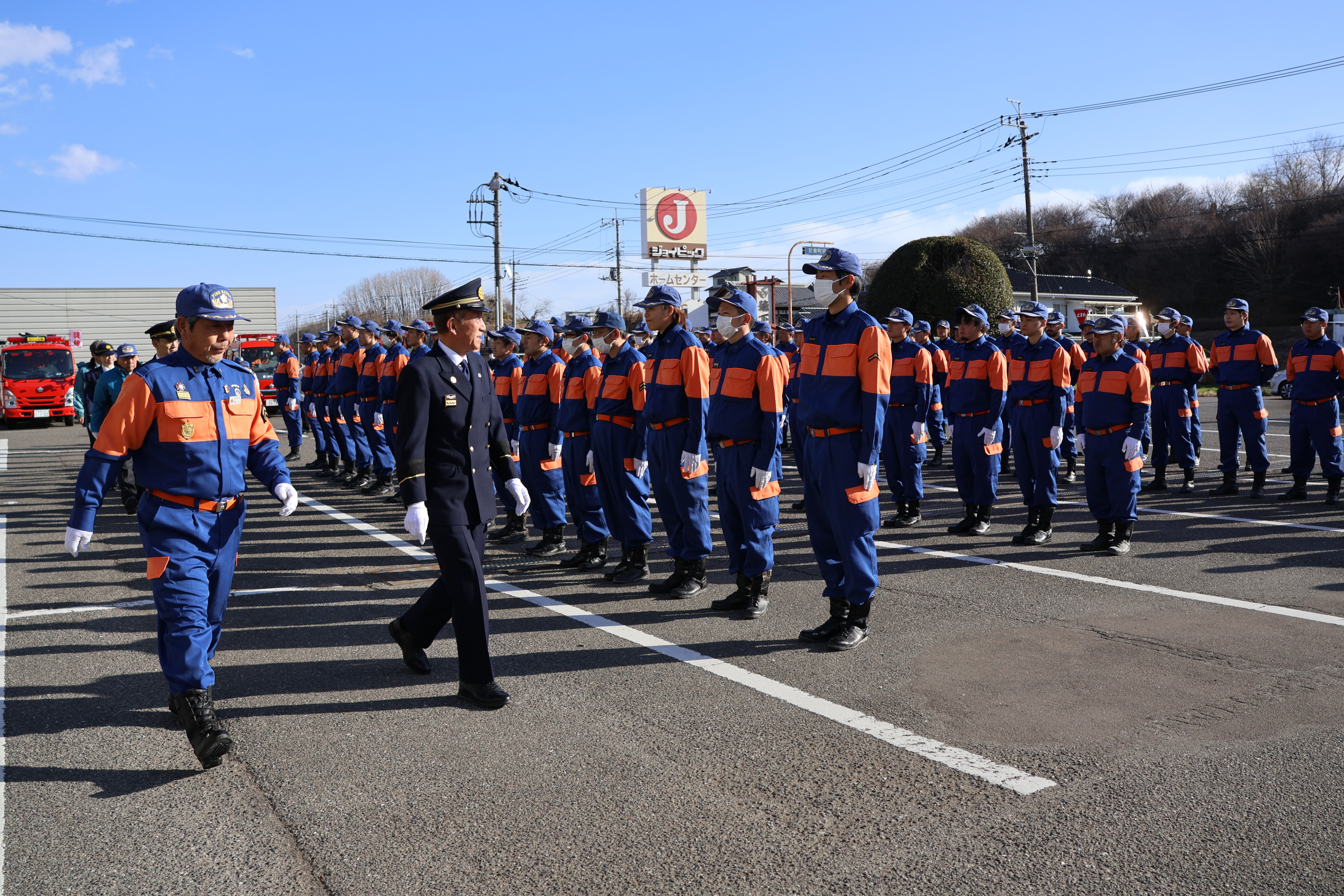 姿勢服装検閲をする森平町長
