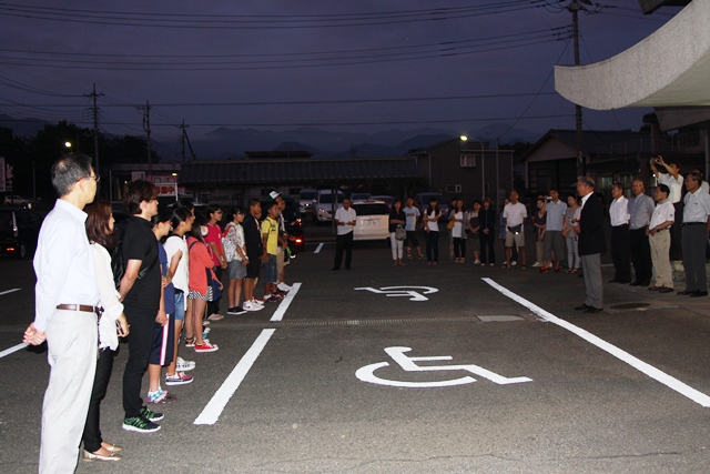 中学生研修団甘楽町役場出発